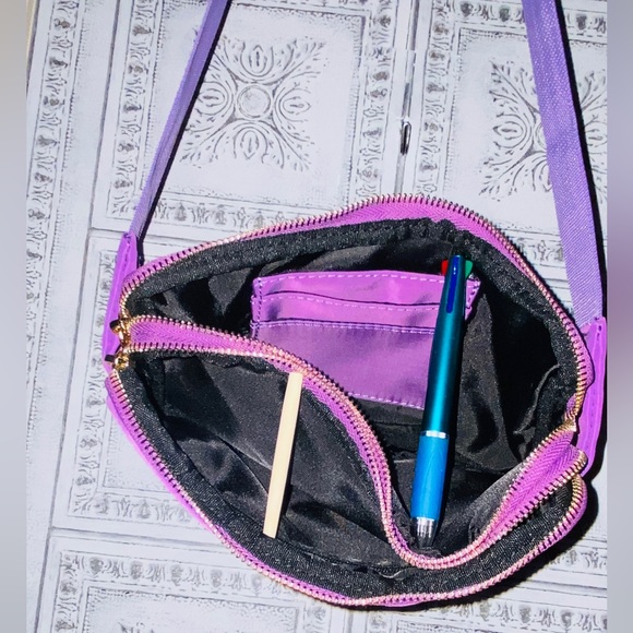 NWT Nylon Crossbody/Belt/Shoulder Totes-40”Adjustable Strap, 4 Gold Zip Pockets - Picture 8 of 16